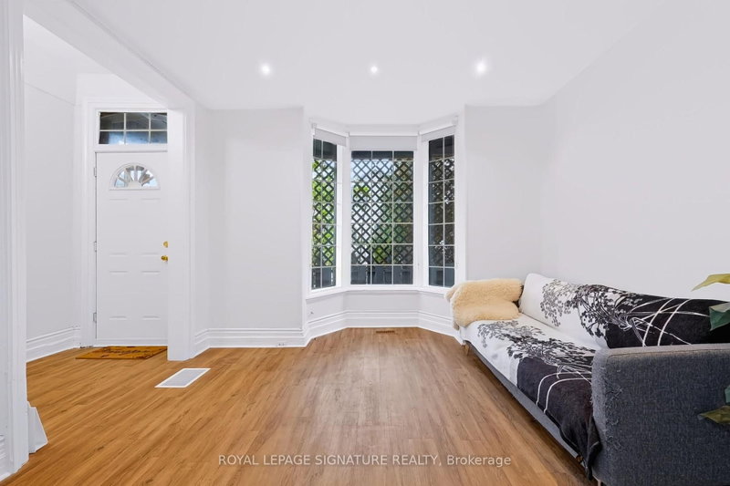 80 Tisdale St N photo 2