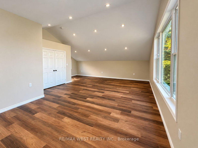 101 Lorne St photo 3