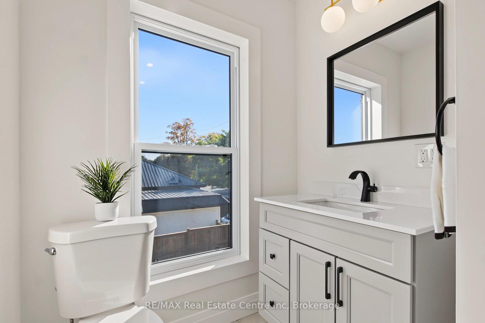 657 Frances Street • Woodstock, ON photo 30