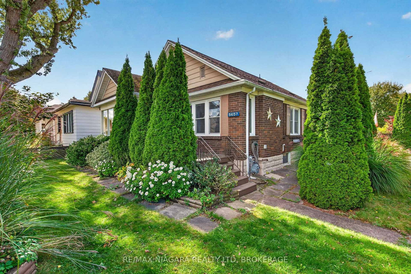 5657 Prince Edward Avenue • Niagara Falls, ON photo 2