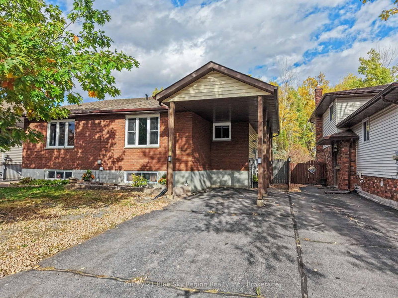 164 Labreche Dr photo 1