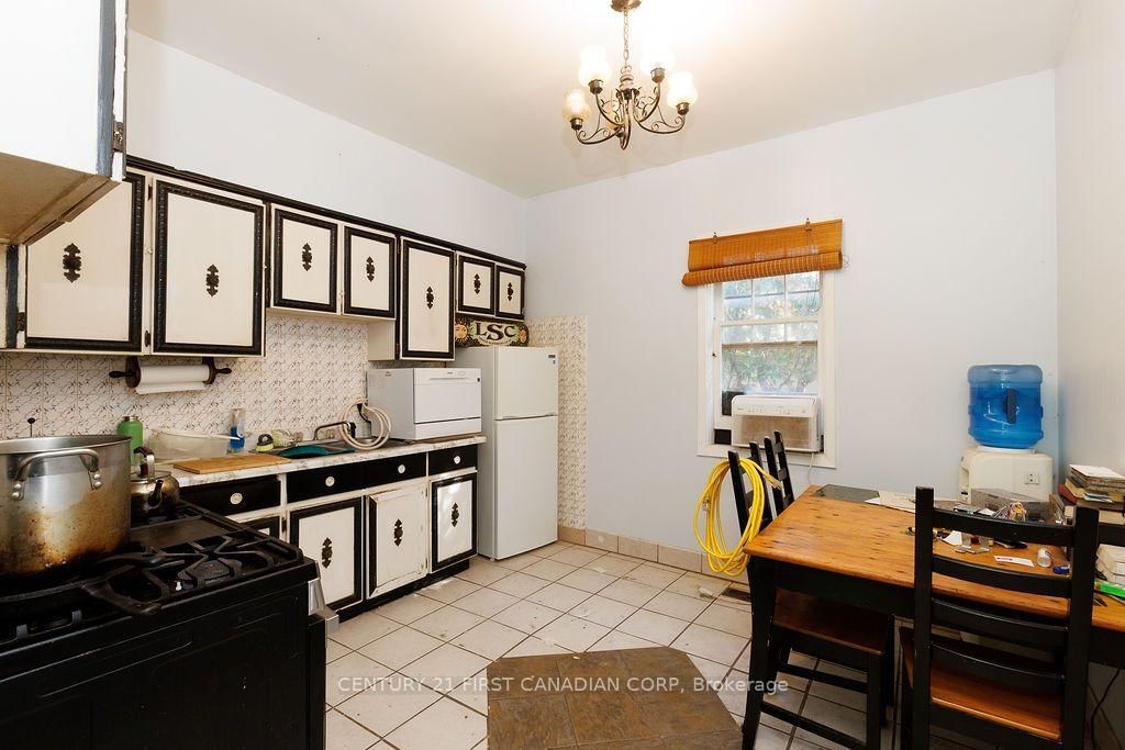13 Springbank Drive • London South, ON photo 17