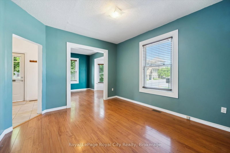 90 Neeve St photo 1