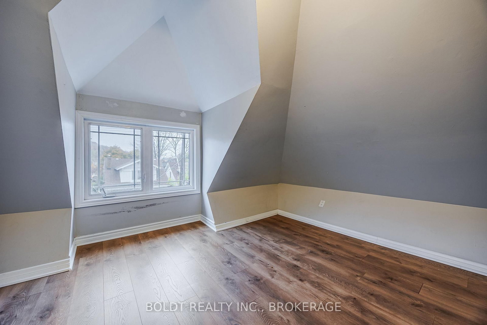 209 Rosslyn Avenue S • Hamilton, ON photo 30