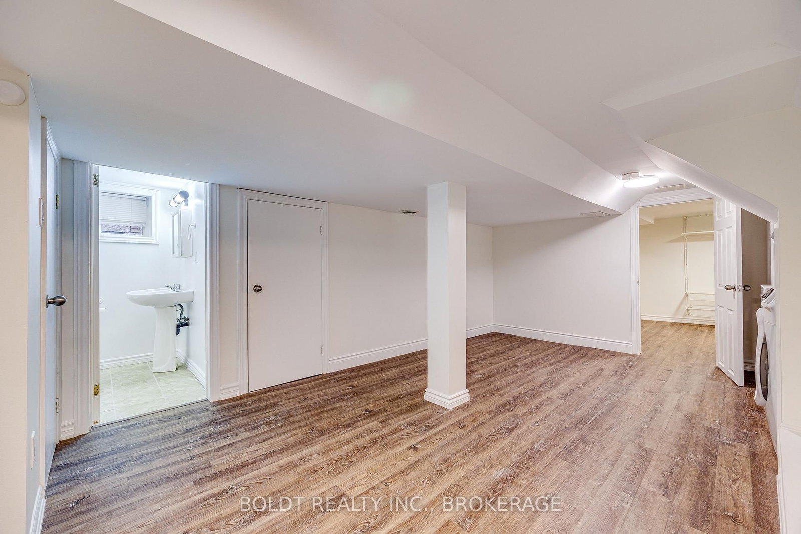 209 Rosslyn Avenue S • Hamilton, ON photo 12