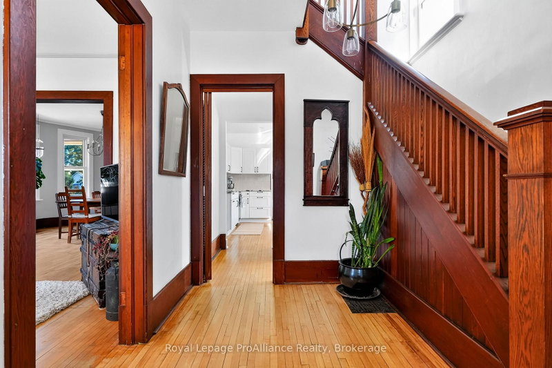 174 University Ave W photo 5