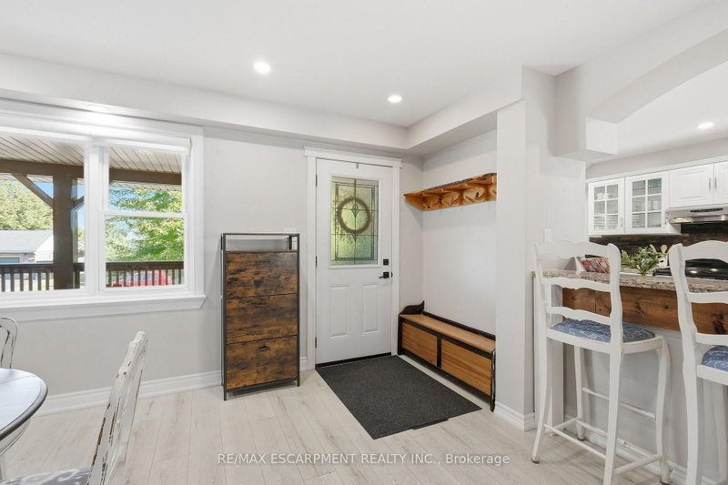 346 Hawkridge Ave photo 5