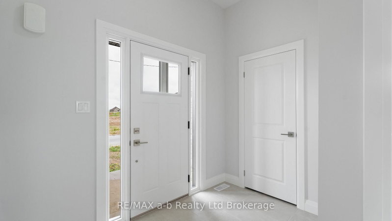 99 Cayley St photo 2