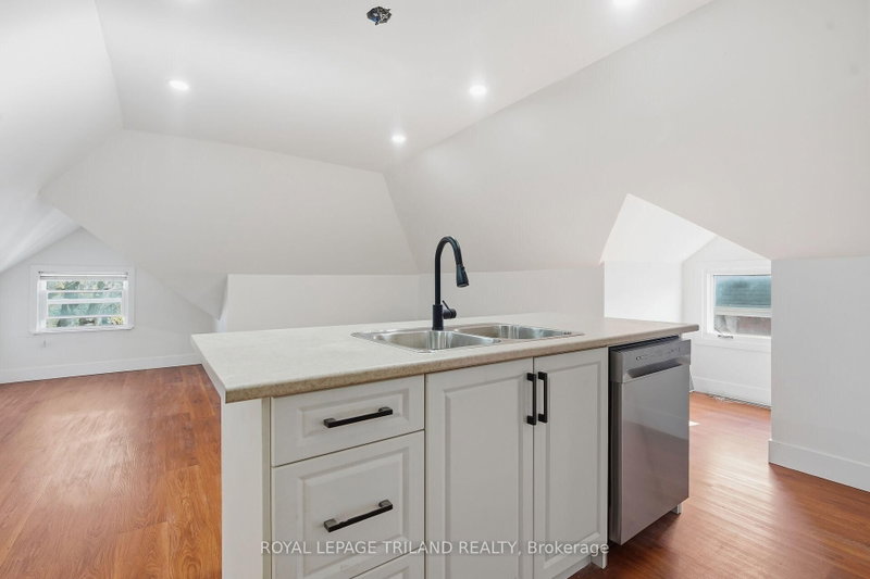 22 Mitchell St photo 4