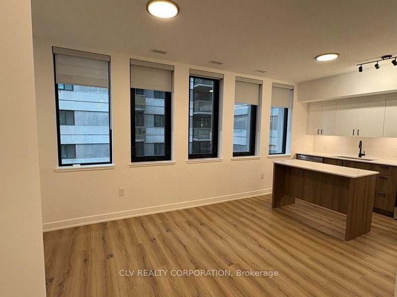 360 Laurier Ave W photo 5