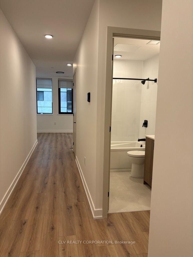 360 Laurier Ave W photo 4