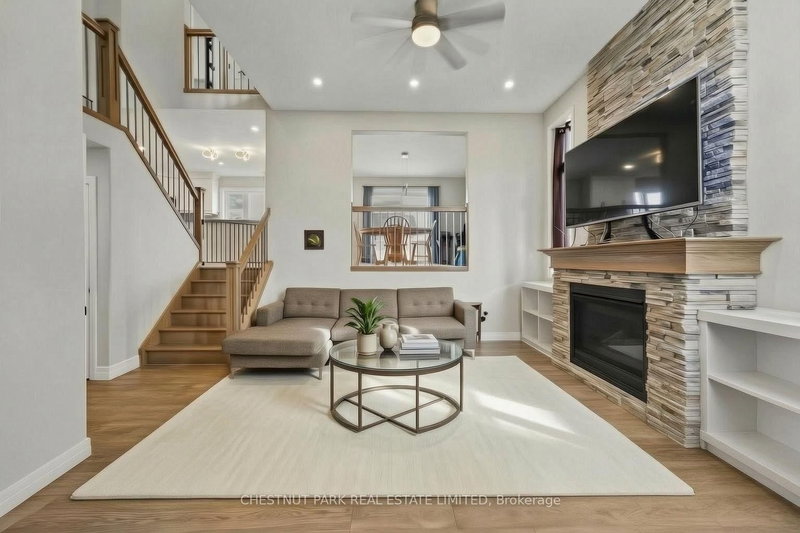 43 Peggy Ave photo 4