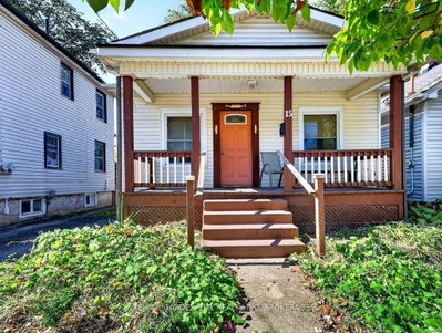 15 Rodman Street • St. Catharines, ON photo 2