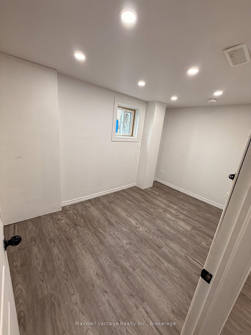 283 Vine St photo 4