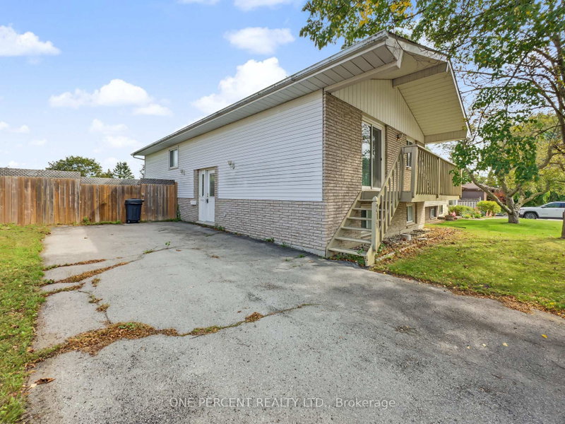 211 REID St photo 2