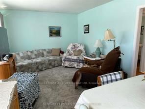 68 Aldershot Ave photo 5