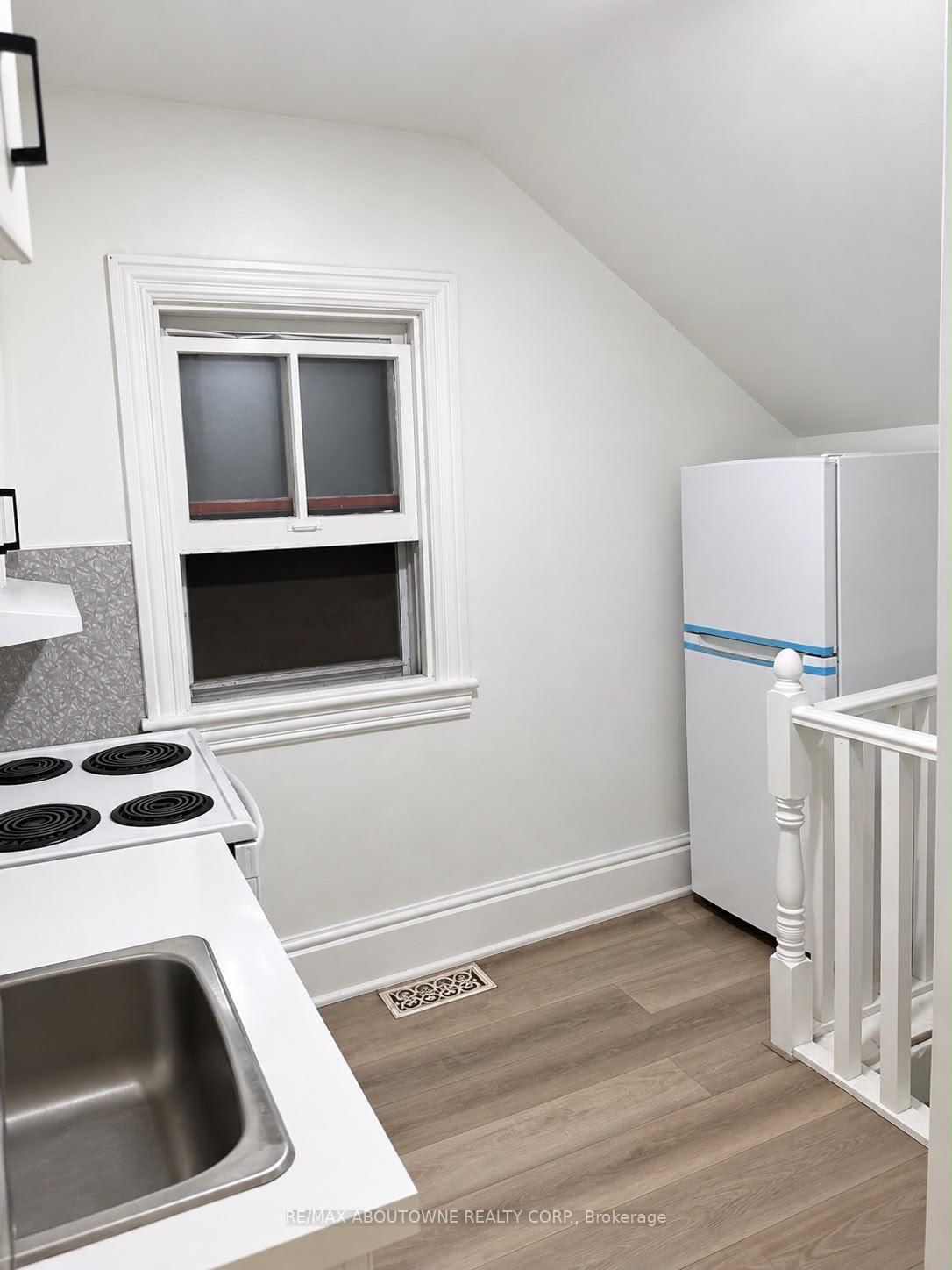 Detached House for sale at 70 Wellington Street, Hamilton, Ontario, L8N 2R1 - Corktown - MLS: X14030516