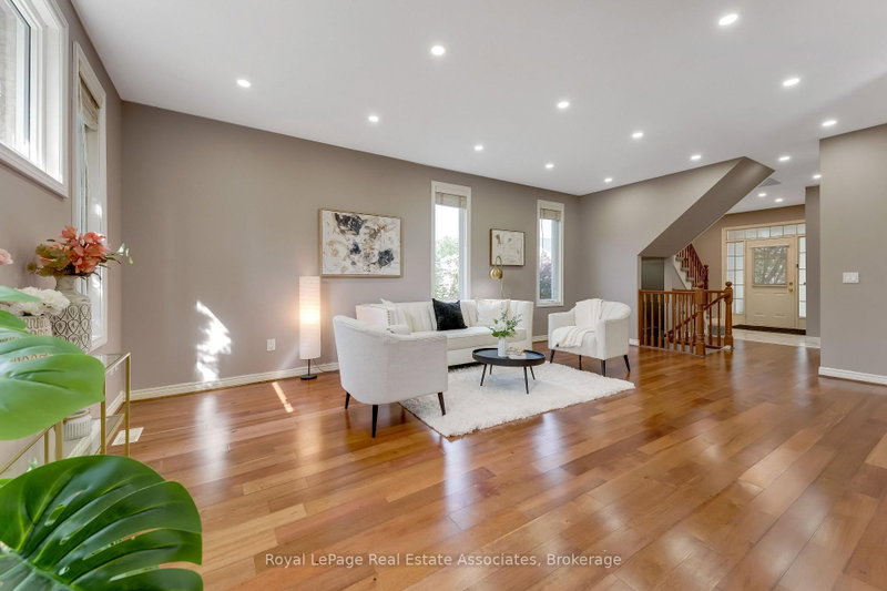 406 Sandy Cove Cres photo 3