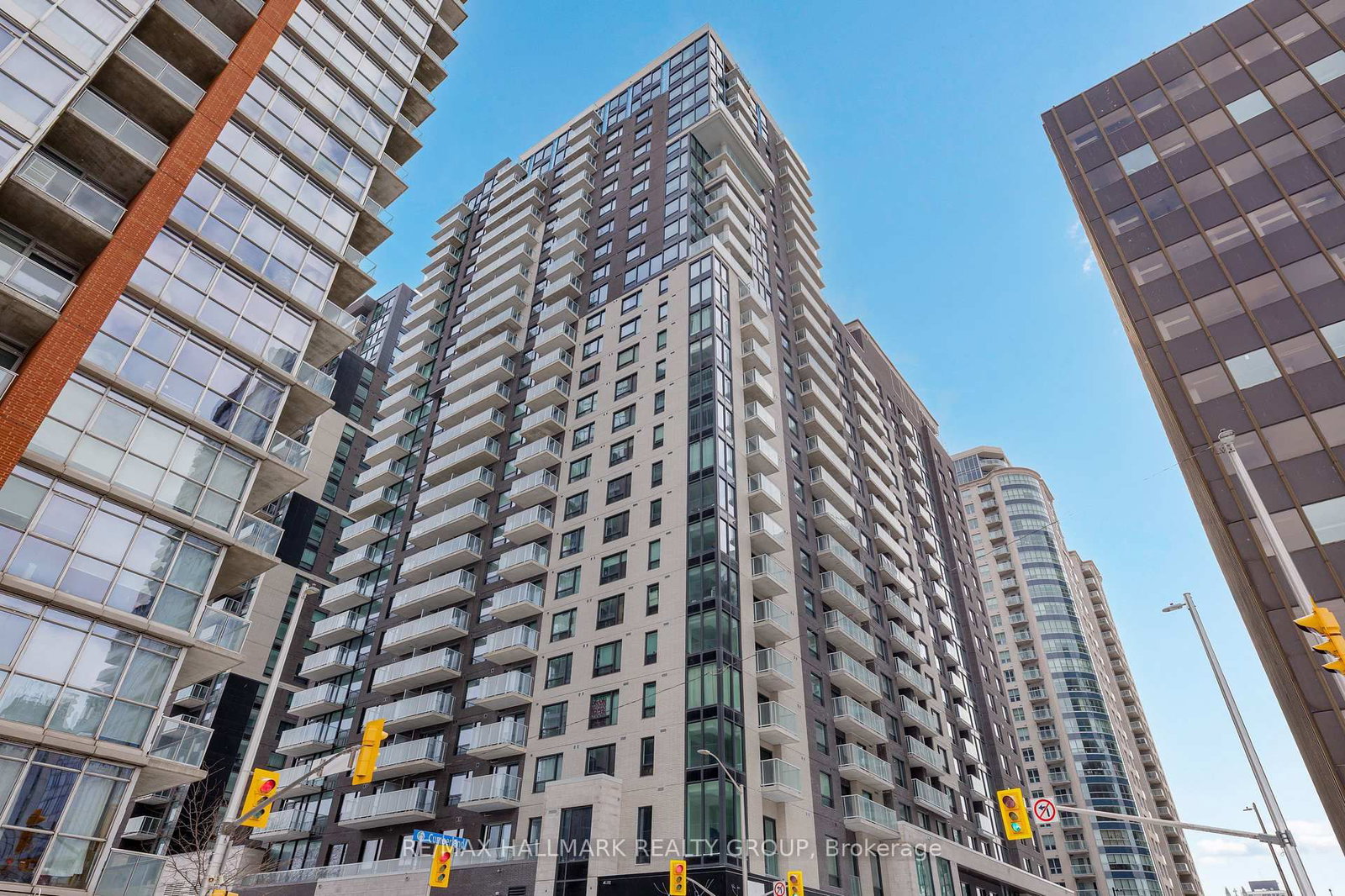 180 George Street, Unit 2406