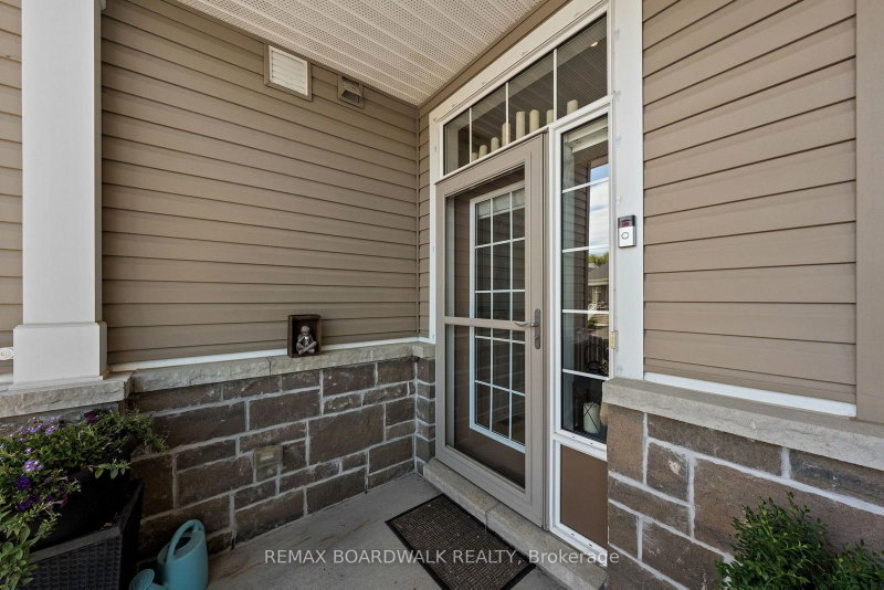 147 Oxford St W photo 4