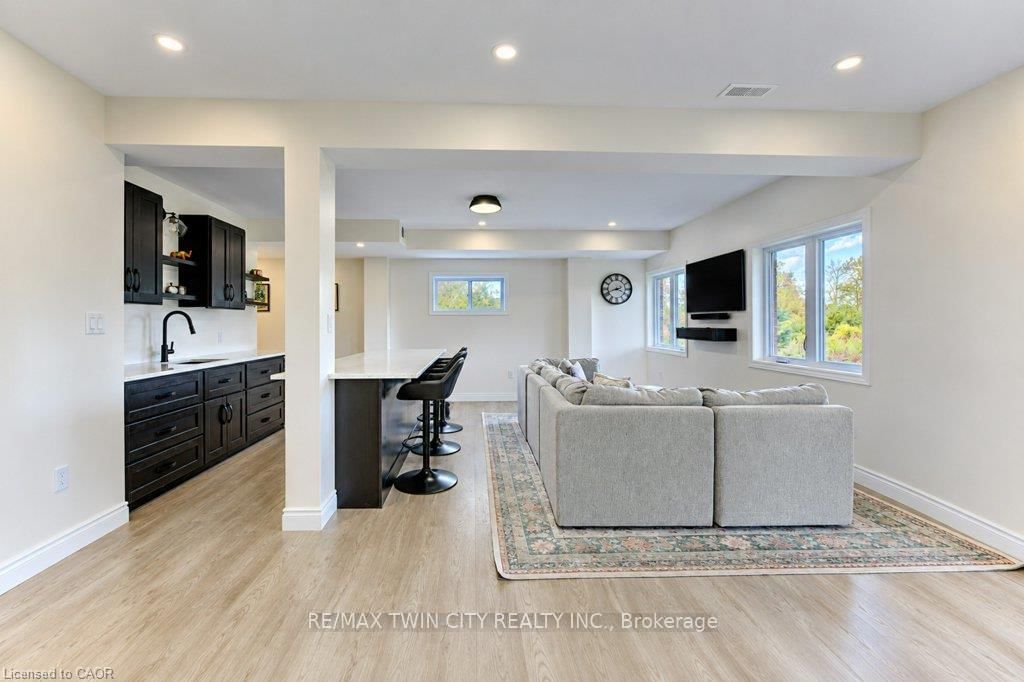524 SUNDEW Dr, Waterloo, view 33