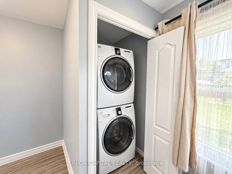 35 Normanhurst Ave photo 5