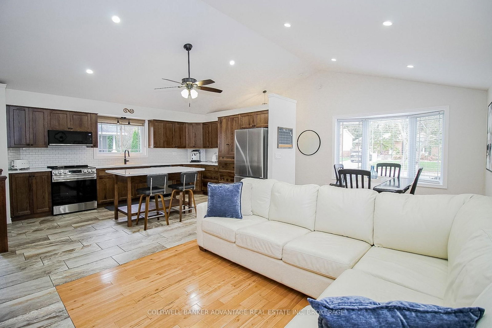 11 FALLINGBROOK Drive • Pelham, ON photo 5