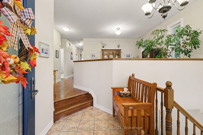 2 Thunderbird Crescent