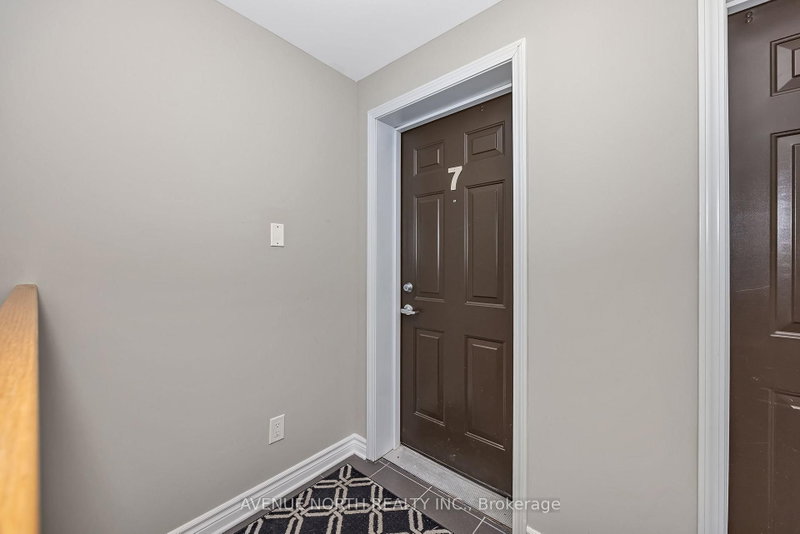 135 Bluestone Private photo 3