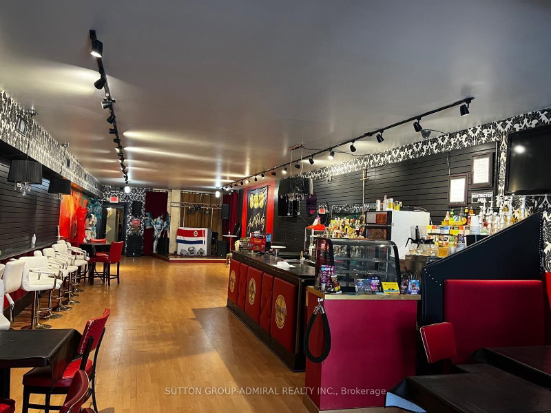 4515 Queen St photo 4