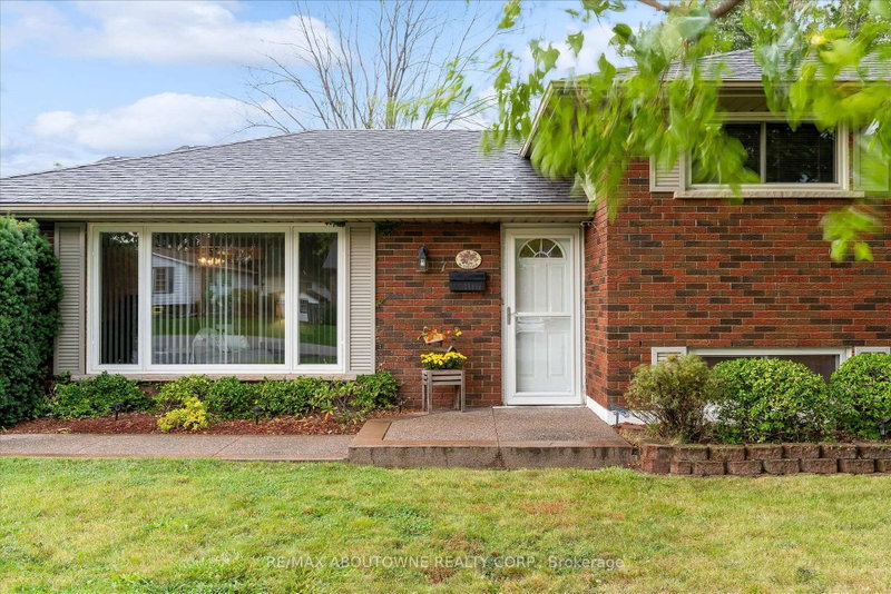 7 Douglas Ave photo 2