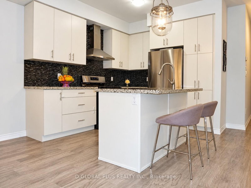 30 Mockingbird Lane W photo 5