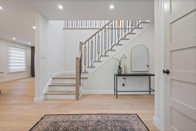 7 Carl Crescent • Hamilton, ON photo 4