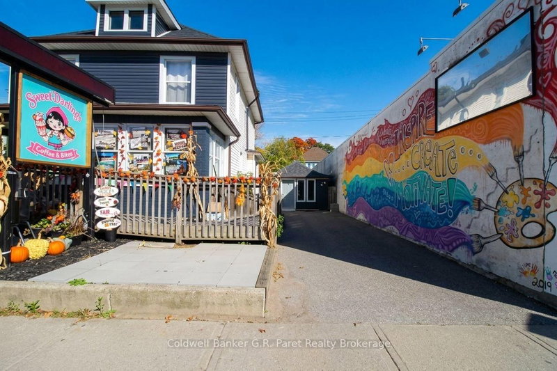 39 Norfolk St N photo 3
