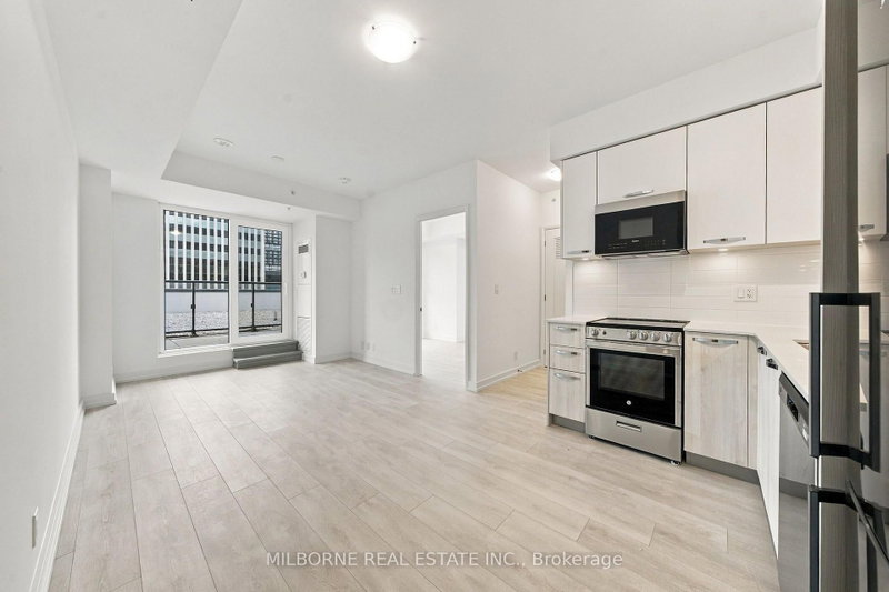 513 - 75 James Street S