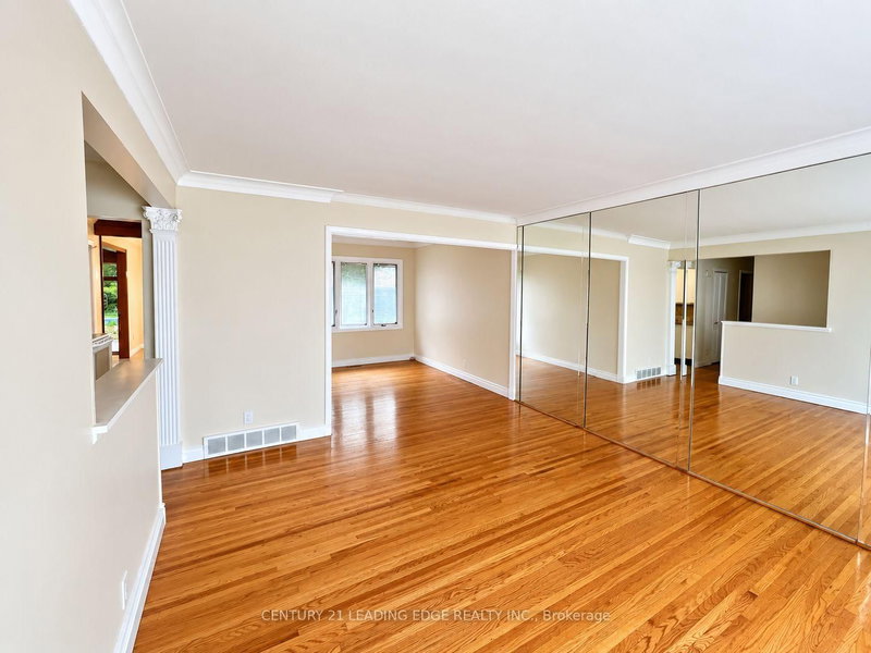 1275 Parkview Ave photo 3