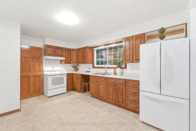 7 Edward Street • Perth East, ON photo 9