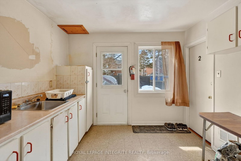 322 Queen Mary St photo 4