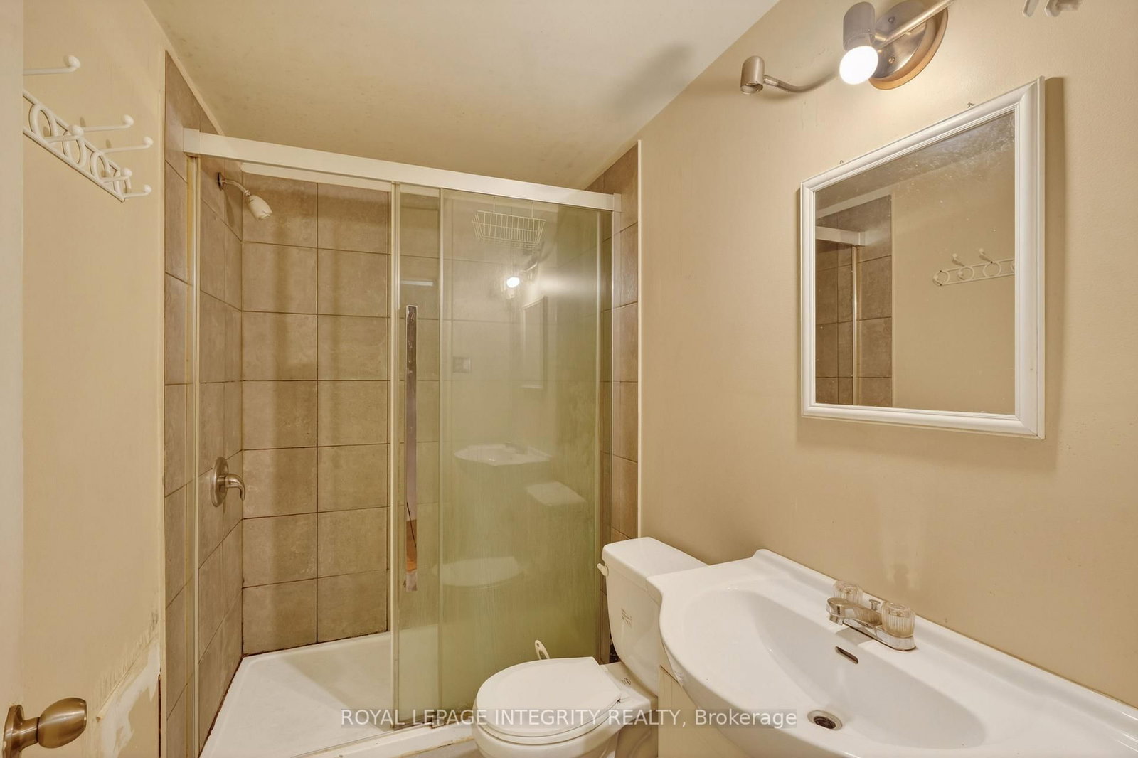 322 Queen Mary Street • Ottawa, ON photo 16