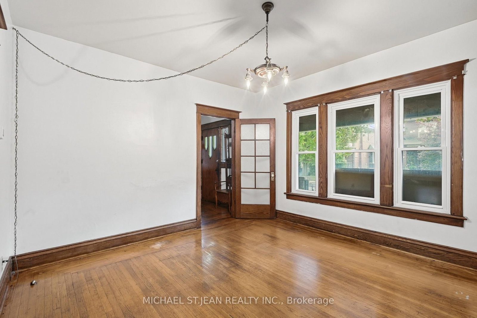 58 Connaught Avenue S • Hamilton, ON photo 8