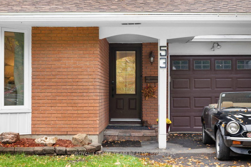 53 Meadowbank Drive