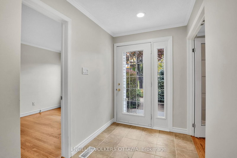 2713 Dupont St photo 3