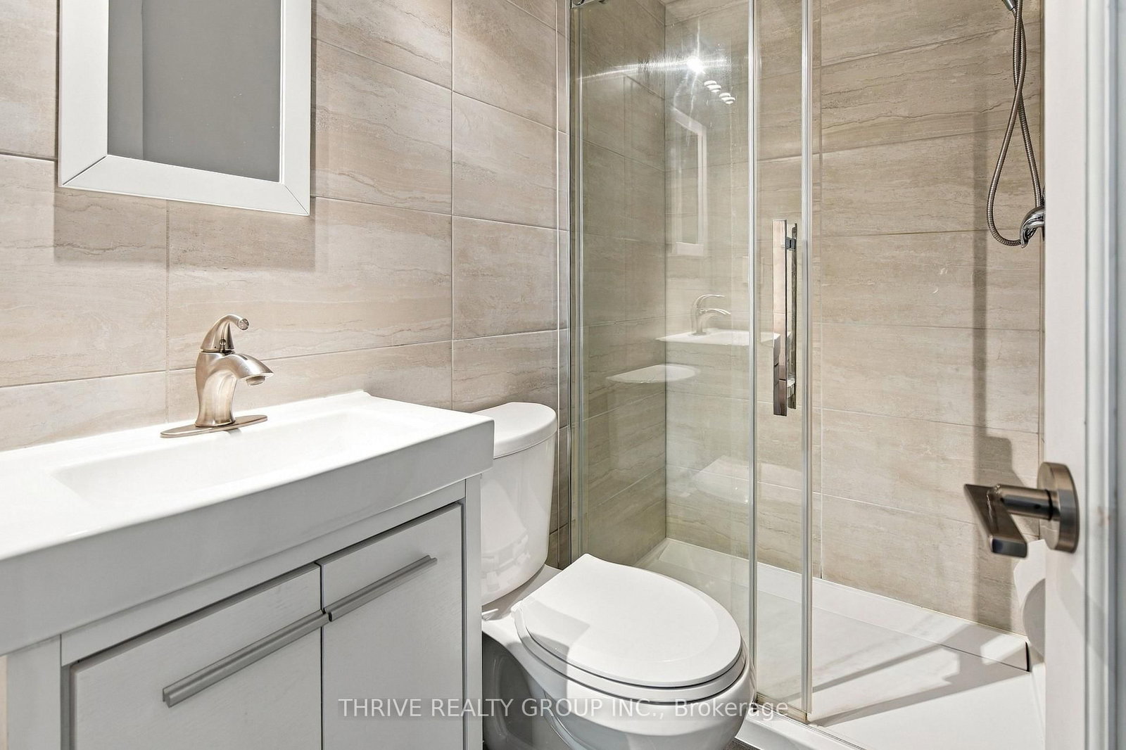 708 Village Green Avenue • London South, ON photo 19