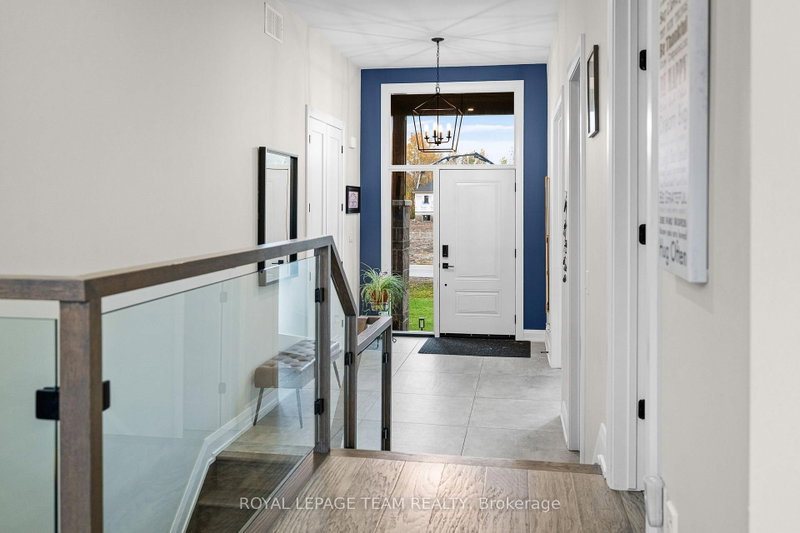 15 RIDEAU CROSSING Cres photo 4