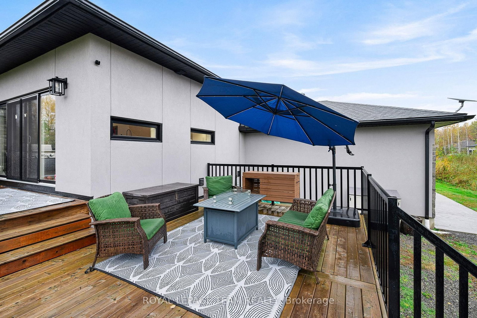 15 RIDEAU CROSSING Crescent • North Grenville, ON photo 43