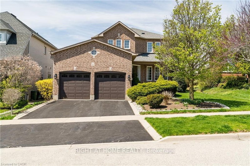 106 Moore Cres photo 5