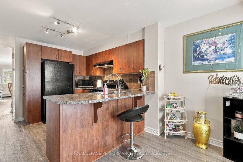 80 Brentmore Private photo 4