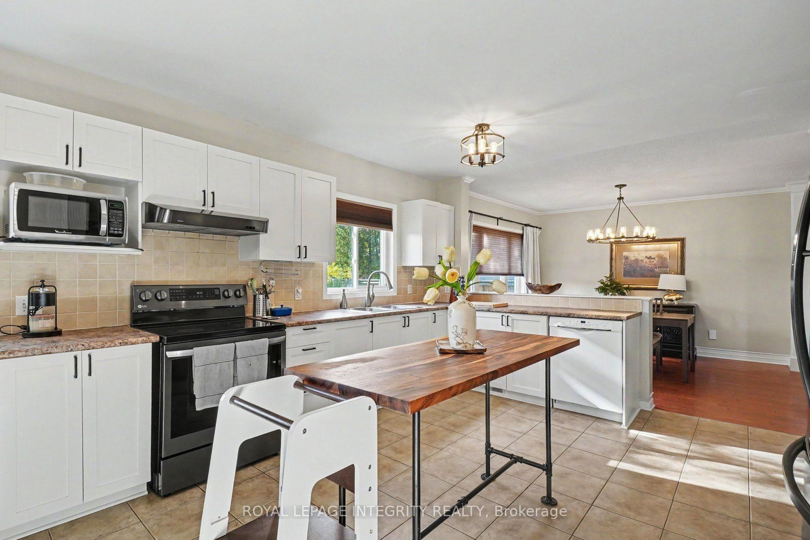 84 LAMADELEINE Boulevard • Russell, ON photo 11