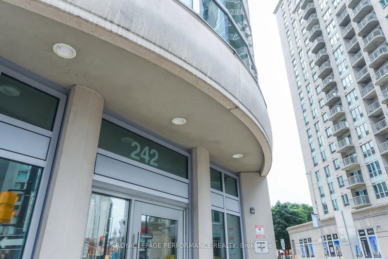 1808 - 242 Rideau Street