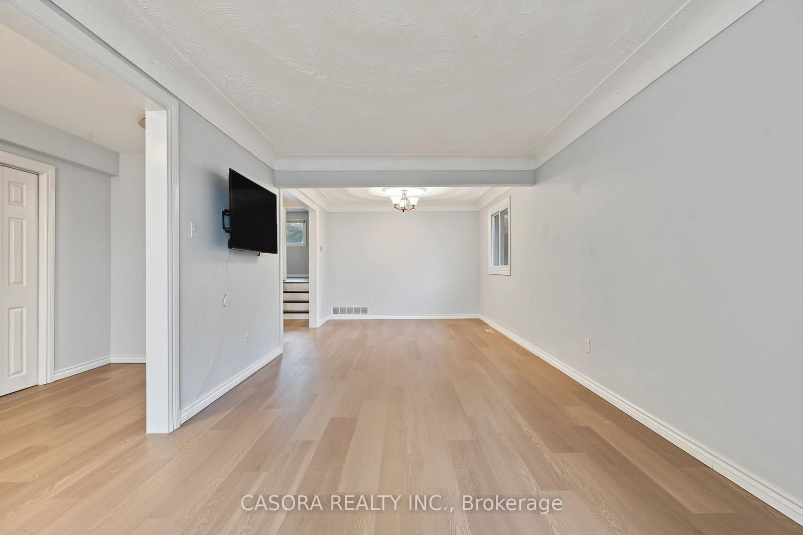 8 Valanna Court • Hamilton, ON photo 7